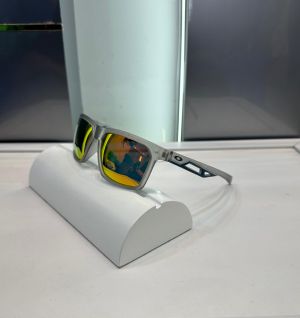 Oakle y Grey-Orange Luxury Shade 3380