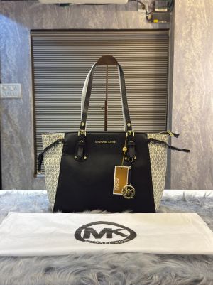 Michael_kors_voyager jet set print tote bag with dust bag 5599 Michael_kors_voyager jet set print tote bag with dust bag 5599
