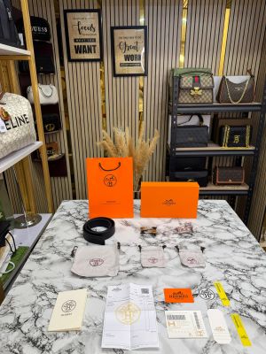 HERMES BELT COMBO WITH CARRY BAG AND DUST BAG WITH CARD AND BILL WITH OG BOX HS-5 HERMES BELT COMBO WITH CARRY BAG AND DUST BAG WITH CARD AND BILL WITH OG BOX HS-5