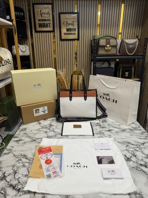 Coac_h Field Tote Bag In Colorblock With OG Double Box And Dust Bag Includes Carry bag And Shoulder Strap Coac_h Field Tote Bag In Colorblock With OG Double Box And Dust Bag Includes Carry bag And Shoulder Strap