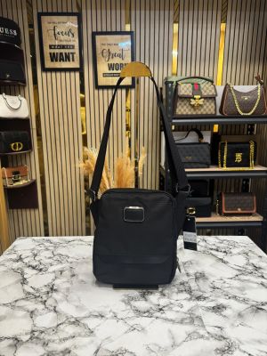 Tumi Alpha 3 Crossbody Bag (T25507-1 Black) Tumi Alpha 3 Crossbody Bag (T25507-1 Black)