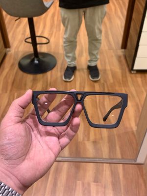 Louis_vuitton_1502_black_plano Louis_vuitton_1502_black_plano