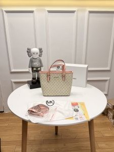 Micheal_kors_mk_jet_set_mini_totebag_with_ogbox_etc_311 Micheal_kors_mk_jet_set_mini_totebag_with_ogbox_etc_311