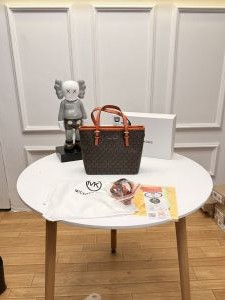 Micheal_kors_mk_jet_set_mini_totebag_with_ogbox_etc_313 Micheal_kors_mk_jet_set_mini_totebag_with_ogbox_etc_313