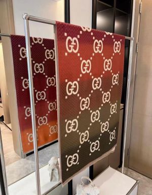 Gucci_GG8_Woollen_Scarf_With_Plain_ZipLock_PolyBag Gucci_GG8_Woollen_Scarf_With_Plain_ZipLock_PolyBag