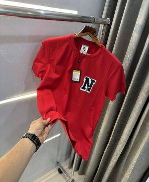 Nik e Red Back Print Premium T-Shirt Nik e Red Back Print Premium T-Shirt