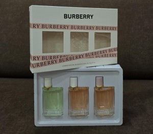 Burberry_gift_Set_Of_3_(575) Burberry_gift_Set_Of_3_(575)