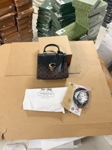 Coach_sammy_21_signature_tophandle_bag_with_ogbox_etc_317 Coach_sammy_21_signature_tophandle_bag_with_ogbox_etc_317