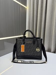 MICHAEL.KORS MONOGRAM BLACK PREMIUM BAG WITH DUST BAG MICHAEL.KORS MONOGRAM BLACK PREMIUM BAG WITH DUST BAG