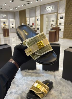 Fendi-roma-flipflop-2025