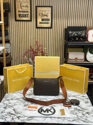 MICHAEL_KORS JET SET TRAVEL CROSSBODY BAG WITH OG BOX AND DUST BAG WITH CARRY BAG PREMIUM QUALITY (BROWN) M7021