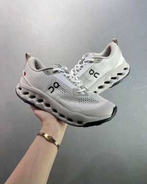 ON RUNNING Cloudsurfer Trail 2 Frost  Truffle