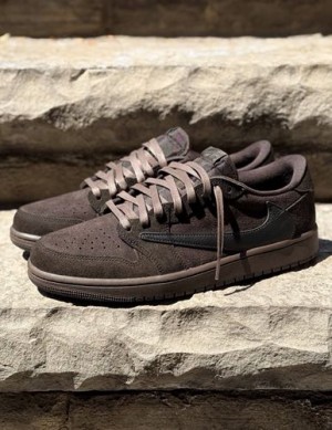 Jordan 1 Low Travis Scott Velvet Brown
