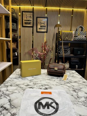 michael_kors bradshaw monogram camera bag with og box and dust bag