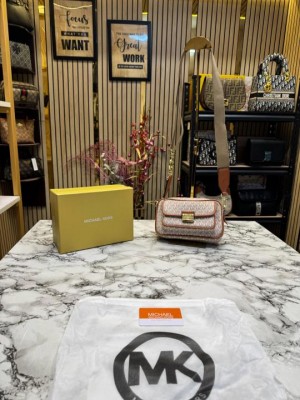 michael_kors bradshaw monogram camera bag with og box and dust bag