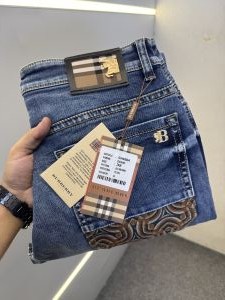 BURBERR-Y PREMIUM LIGHT BLUE DENIM JEANS REGULAR FIT LENGHT 39