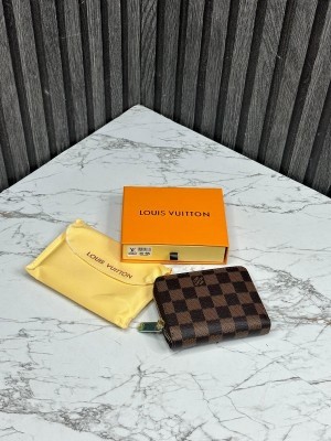 LOUIS_VUITTON CHECKS ZIPPY WALLET WITH OG BOX AND DUST BAG (COFFEE) 60067 (S1)