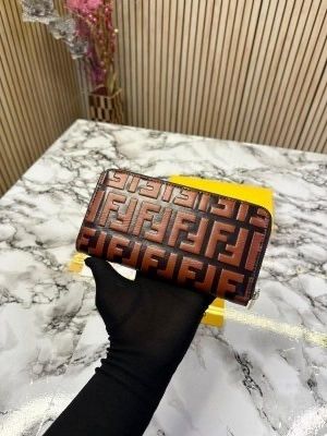 FEND_I PREMIUM WALLET 1017 no on box 3
