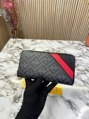 FEND_I PREMIUM WALLET 1017 no on box 3