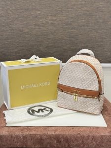 Michael_Kors_Premium_Backpack_908_Beige_Brown