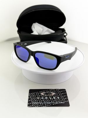 Oakley_blue_