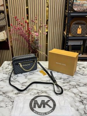 MICHAEL_KORS JET SET CAMERA CROSSBODY WITH SLING WITH OG BOX AND DUST BAG (BLACK BLACK)