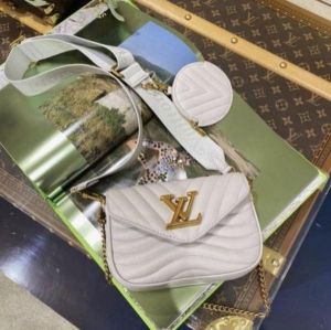 Louis_vuitton_lv_wave_multi_pochette_with_og_magnetic_box_etc_