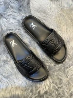 Louisvuitton-black-premium-quality-stylish-men-flipflop
