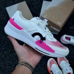 On cloud Running The Roger Pro 2 White Pink