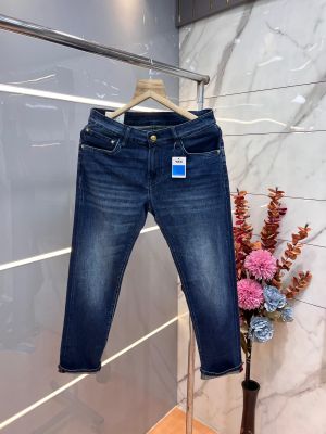 Gucc i Dark shade imported lycra slim fit ankle lenght hyperflex denim with Metal Logo 3128