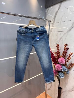Gucc i Light shade imported lycra slim fit ankle lenght hyperflex denim with Metal Logo 3129