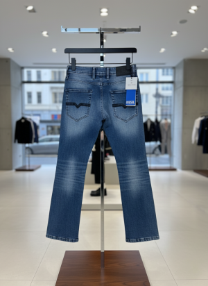 DIESE_L IMPORTED BOOTCUT JEANS