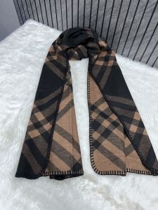 Burberry_BB16_Woollen_Scarf_With_PlainPolyBag_Packing