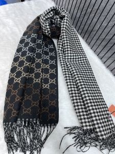 Gucci_GG1_Woollen_Scarf_With_PlainPolyBag_Packing
