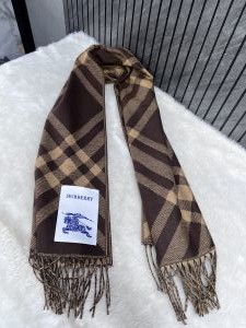Burberry_BB8_Woollen_Scarf_With_PlainPolyBag_Packing