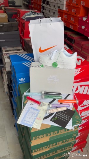 Airforce 1 Low Triple White With Accessories 