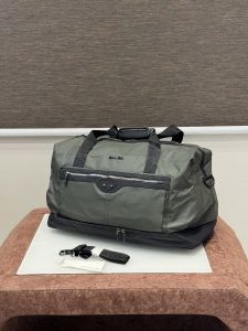 Calvin_Klein_Premium_Duffle_Bag_Z16006_Green