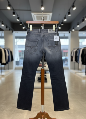 DIESE_L IMPORTED BOOTCUT JEANS