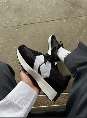 N ew Balance 327 Moonbeam Black White