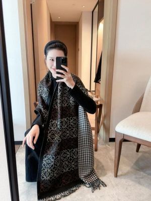 Loewe_LO5_Woollen_Scarf_With_Plain_ZipLock_Bag