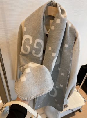Gucci_GG13_Woollen_Unisex_Muffler_With_Plain_ZipLock_Bag