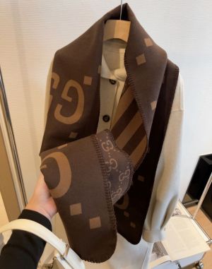 Gucci_GG17_Woollen_Unisex_Muffler_With_Plain_ZipLock_Bag