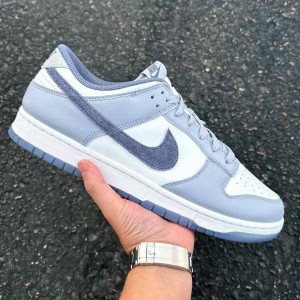 Nikee SB Dunk Low Light Carbon
