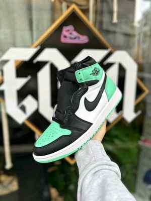 nikee Air Jordan 1 Retro OG High shoe Green  373
