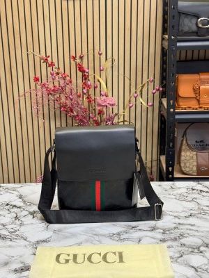 Gucci_GG_Messanger_Side_Bag_Red_Stripe_With_DustBag_(Black)