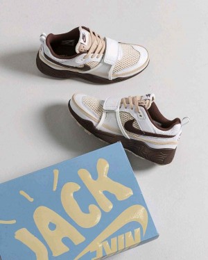 Nikee Zoom Field Jaxx Travis Scott Light Chocolate