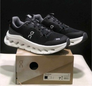 On Cloud Running Tilt Black White  383