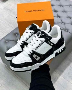 Louiss Vuitton LV Trainer White Black