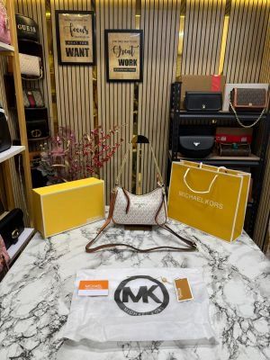 Michael_Kors Jet Set Charm Logo Shoulder Bag With Box And Dust Bag Including Carry Bag (Beige)