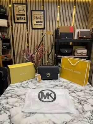 Michael_Kors Hendrix Signature Shoulder Bag With Box Dust Bag Including Carry Bag (Black)